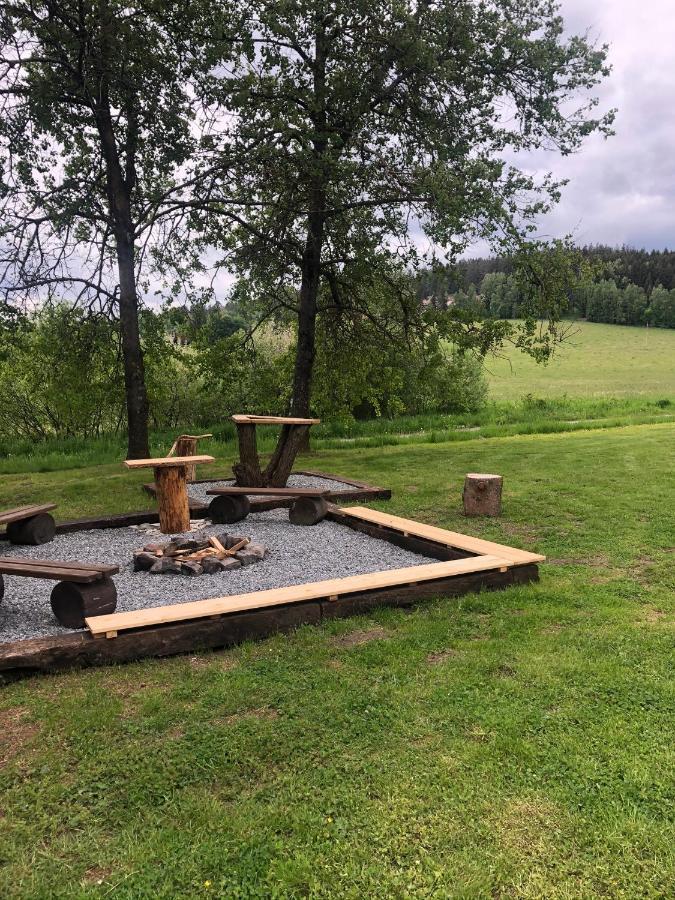 Retro Chatky Hurka Lipno Horní Planá 外观 照片