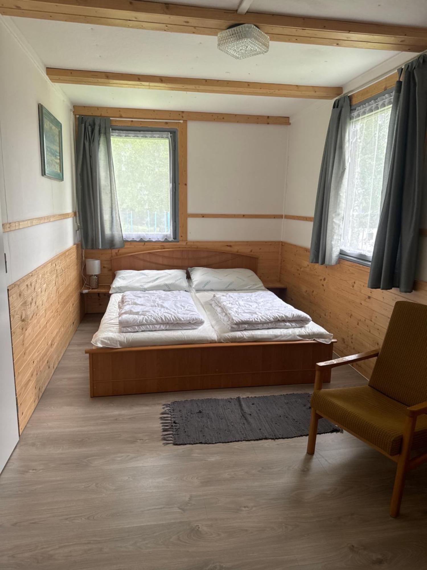 Retro Chatky Hurka Lipno Horní Planá 外观 照片