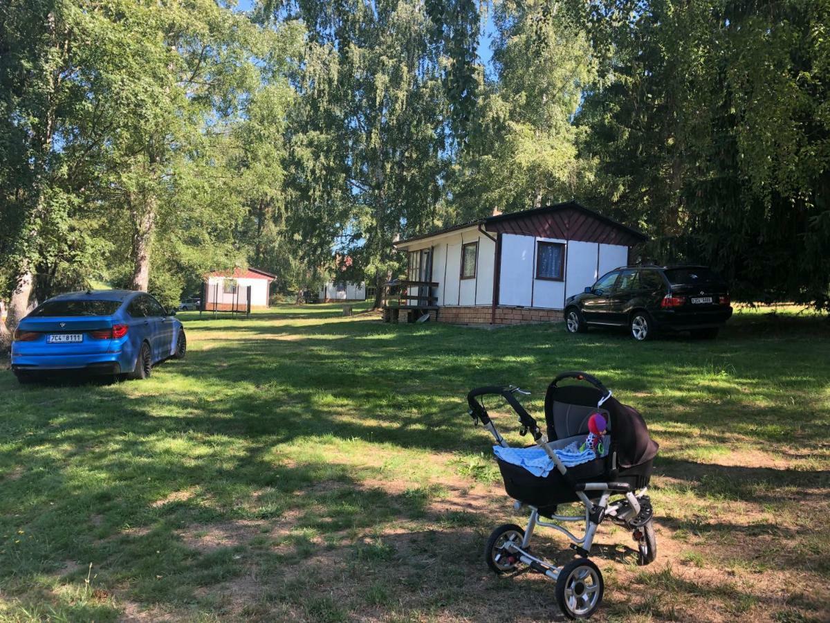 Retro Chatky Hurka Lipno Horní Planá 外观 照片