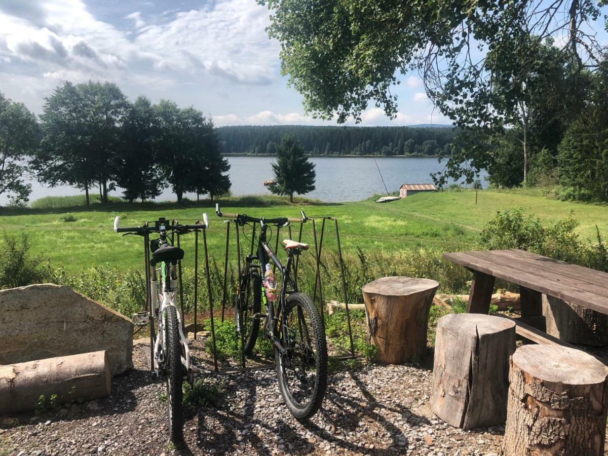 Retro Chatky Hurka Lipno Horní Planá 外观 照片